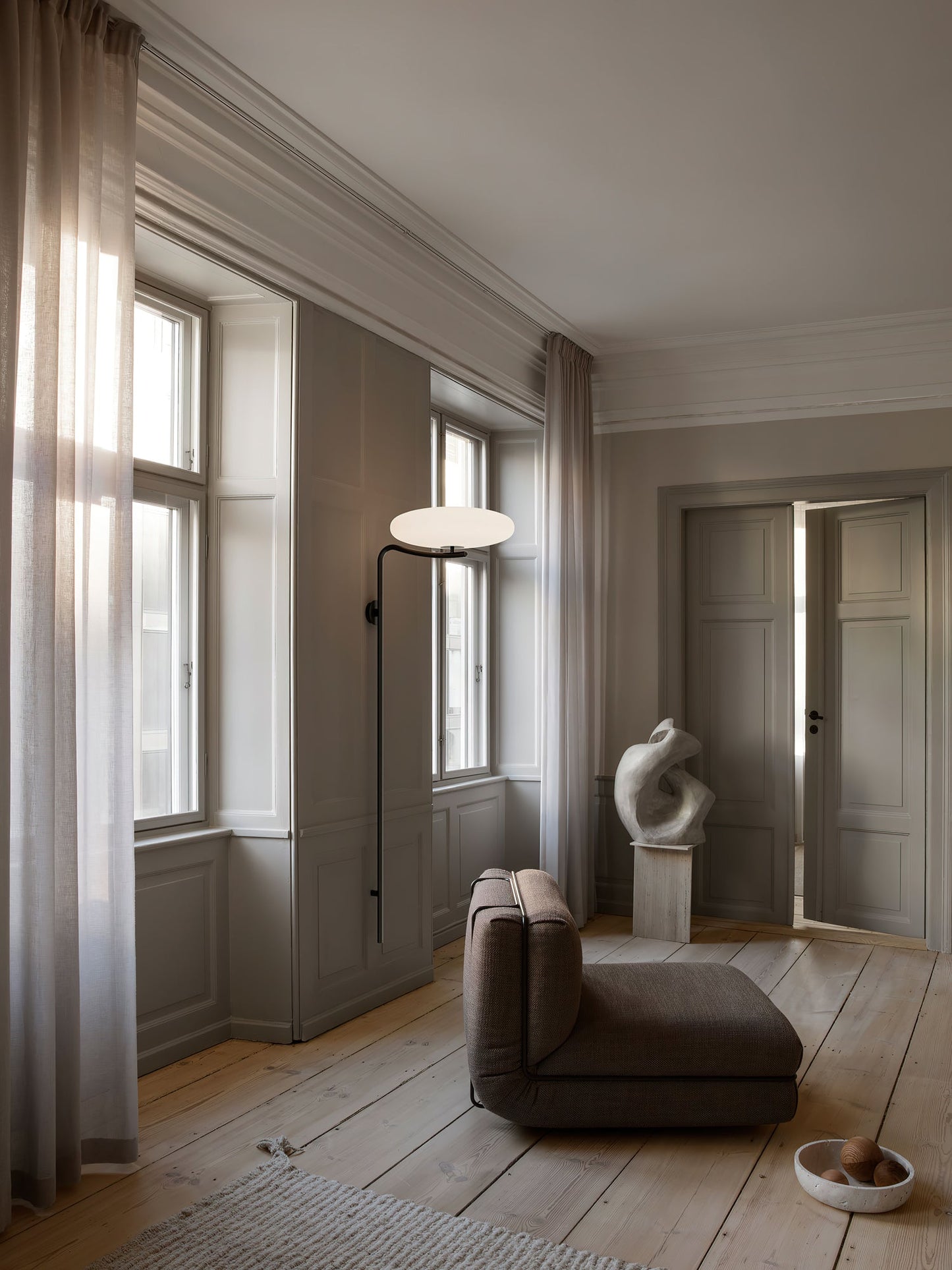 Arc Plug-in Wall Lamp