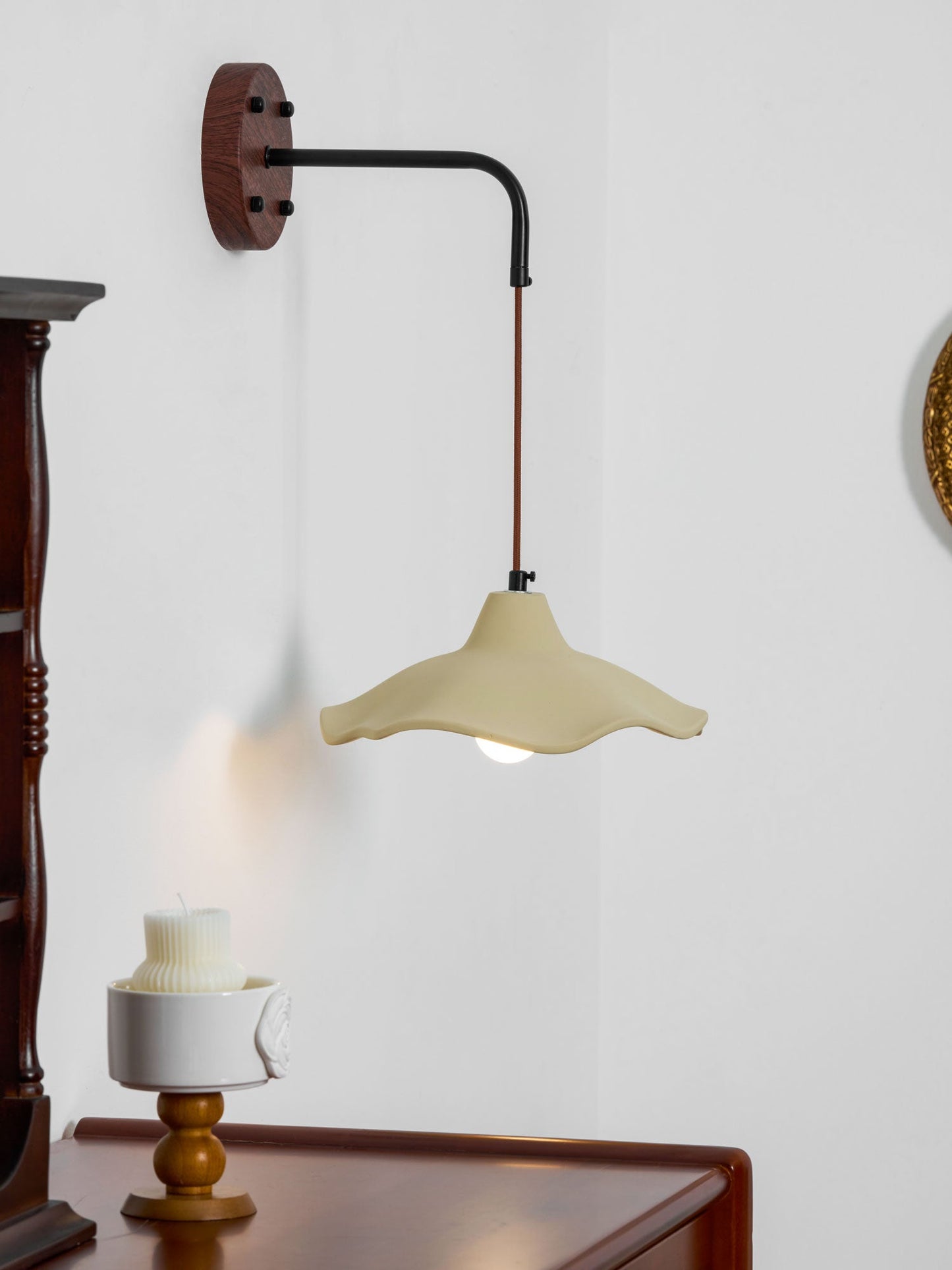 Mirella Sconce