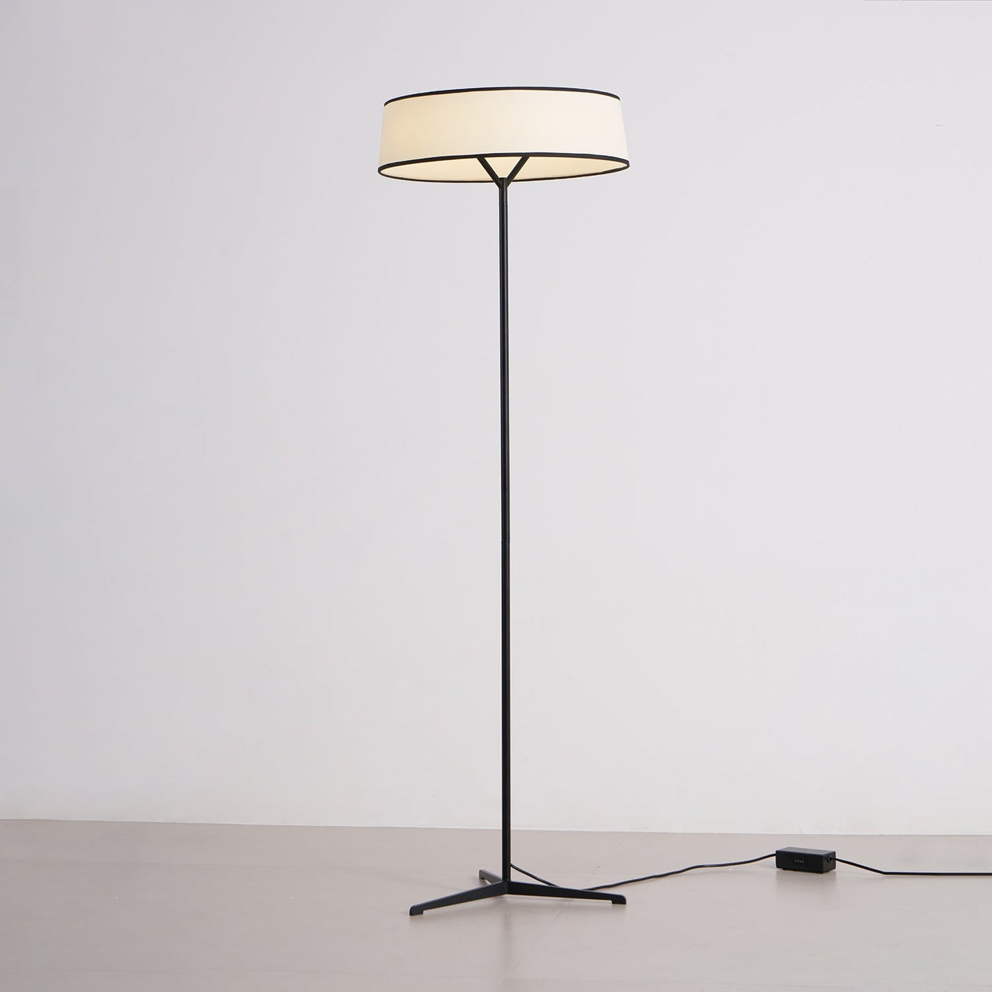 Dama Floor Lamp
