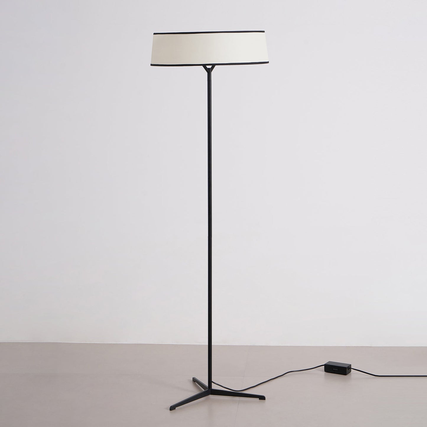 Dama Floor Lamp