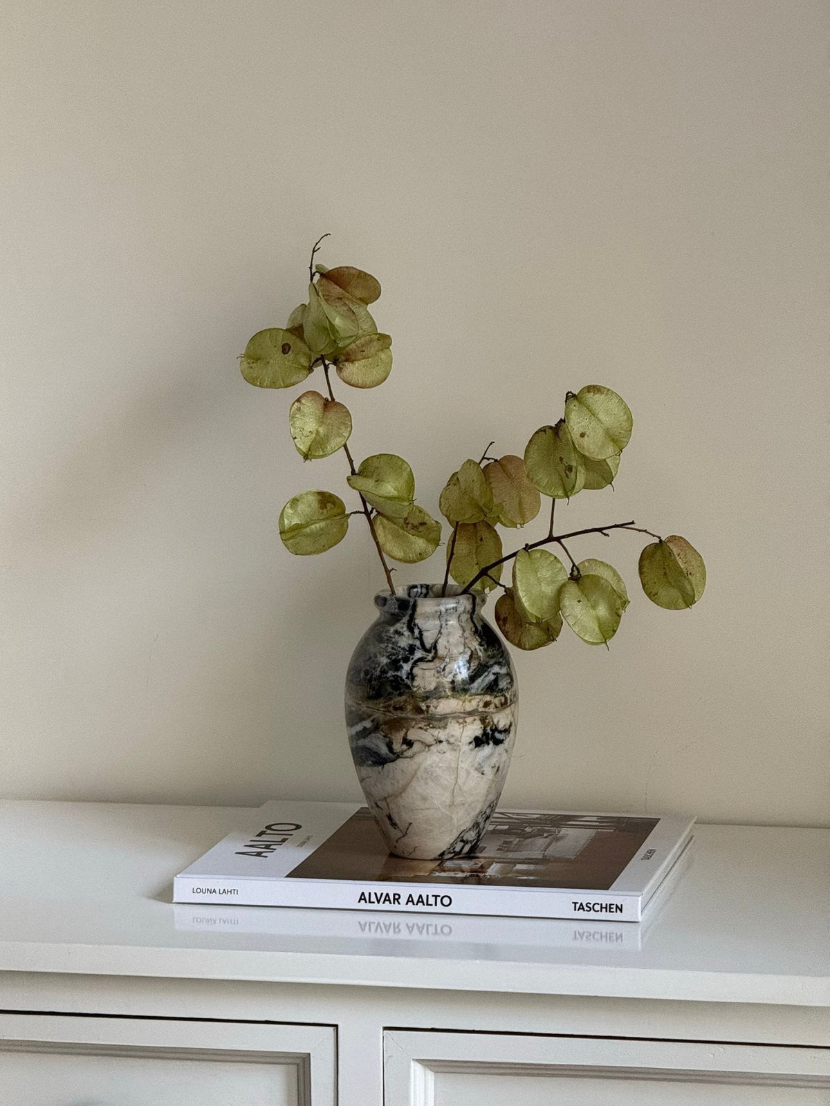 Noir Vein Stone Vase