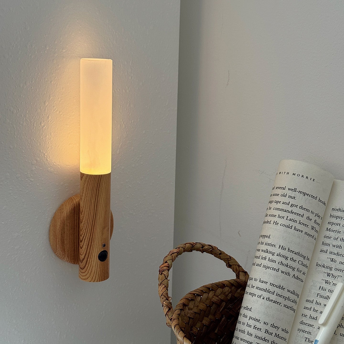 Nomad Magnet Rechargeable Wall Lamp
