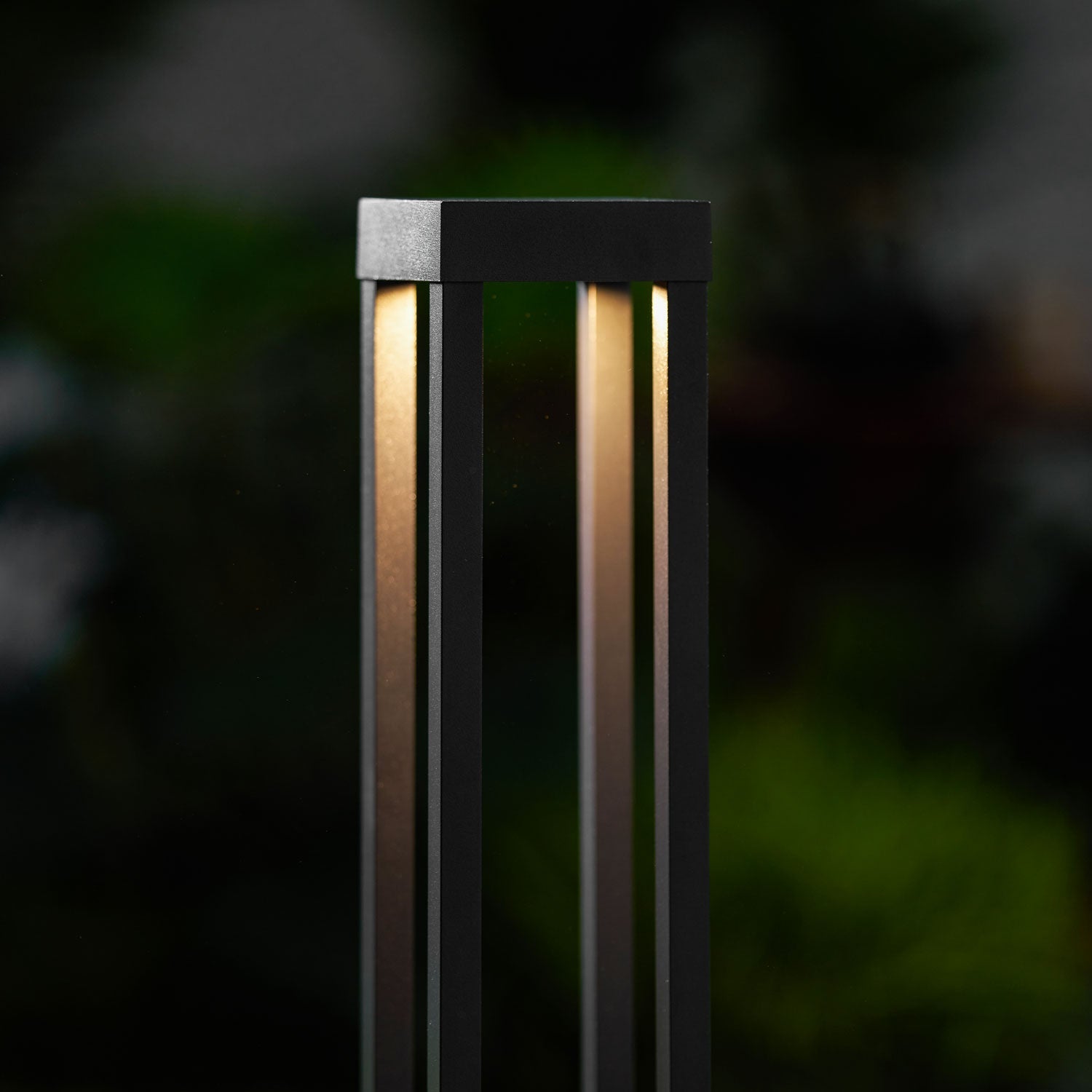 Obsidian Post Outdoor Light