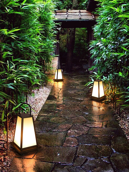 Roam Lantern Solar Outdoor Lamp