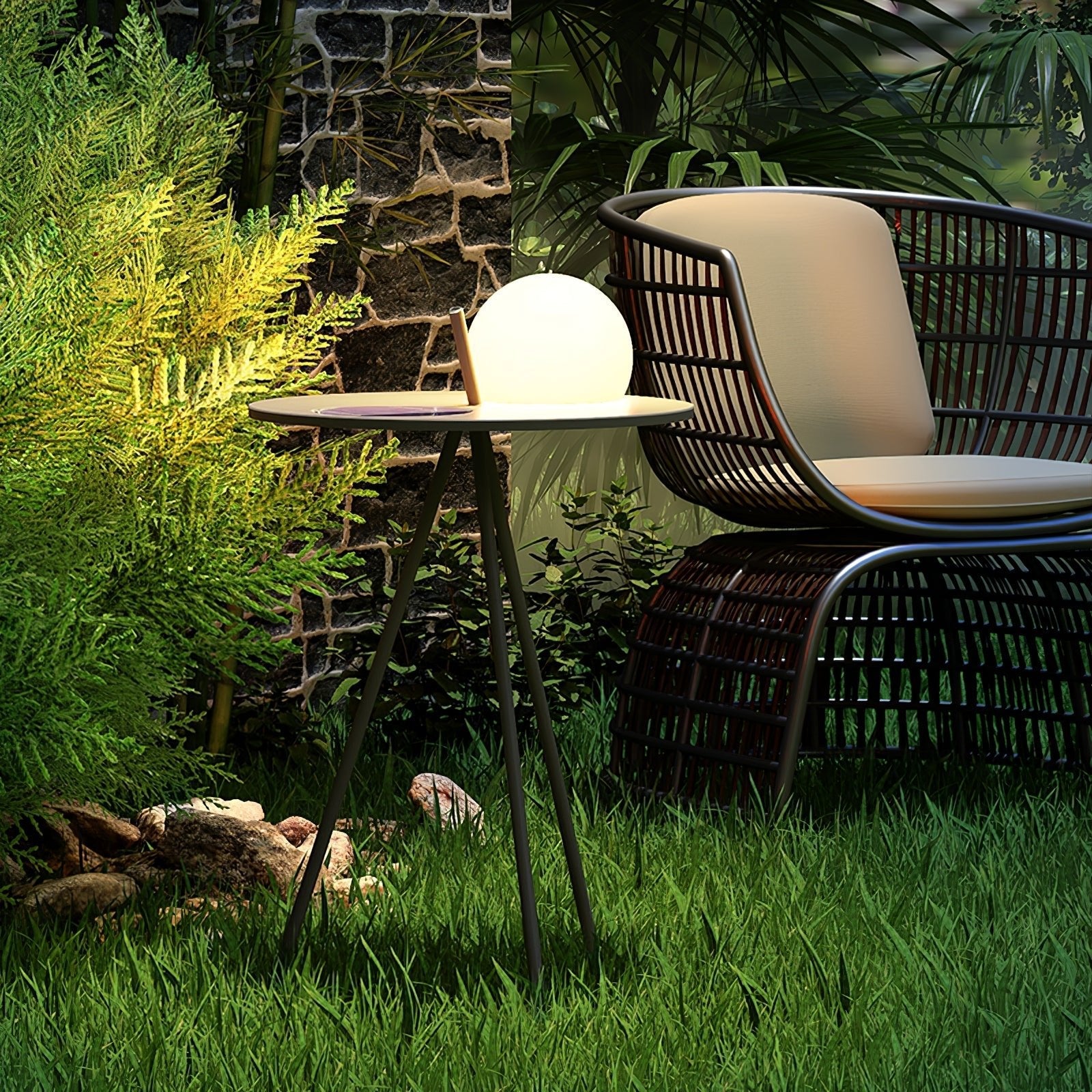 Soluna Tripod Outdoor Lamp