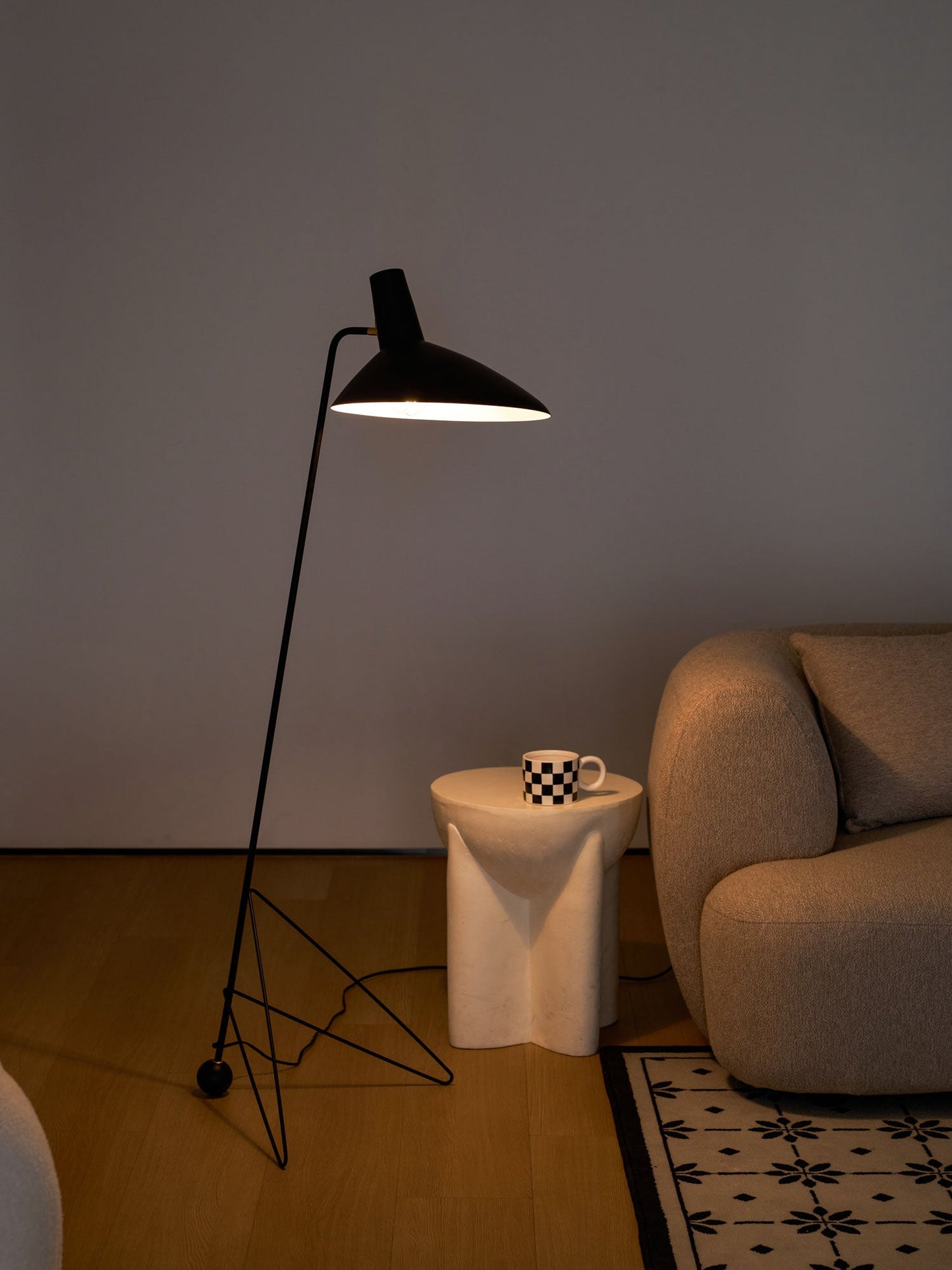 Svelte Noir Floor Lamp