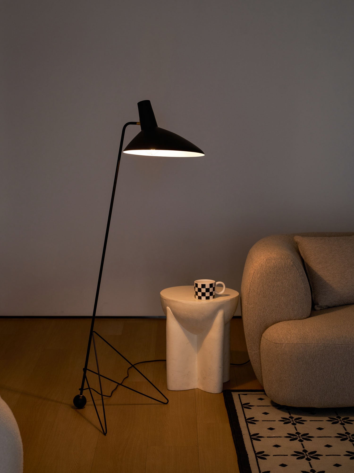 Svelte Noir Floor Lamp