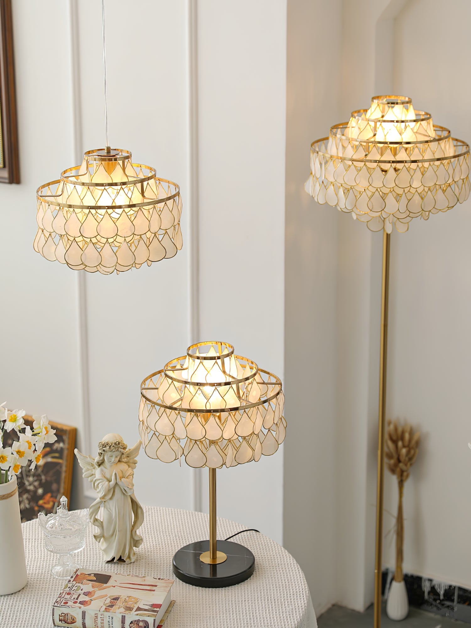 Teardrops Shell Table Lamp