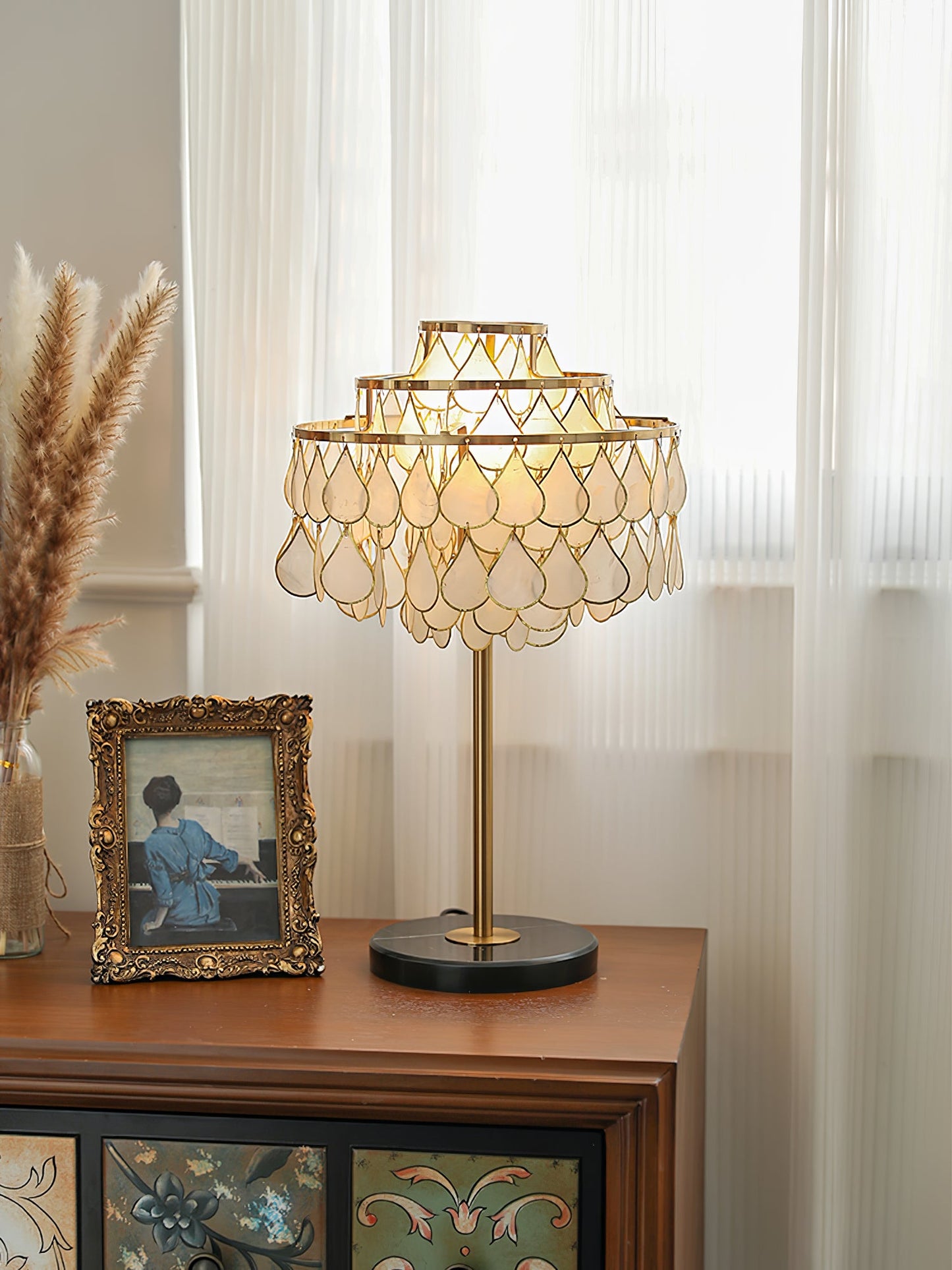 Teardrops Shell Table Lamp