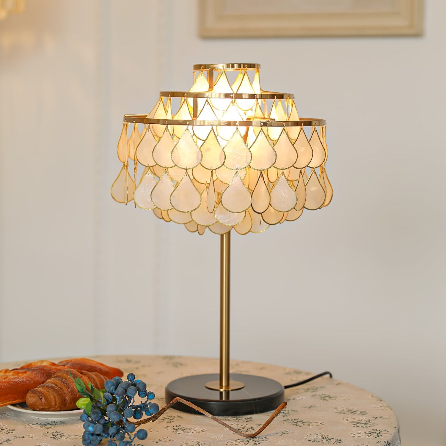 Teardrops Shell Table Lamp