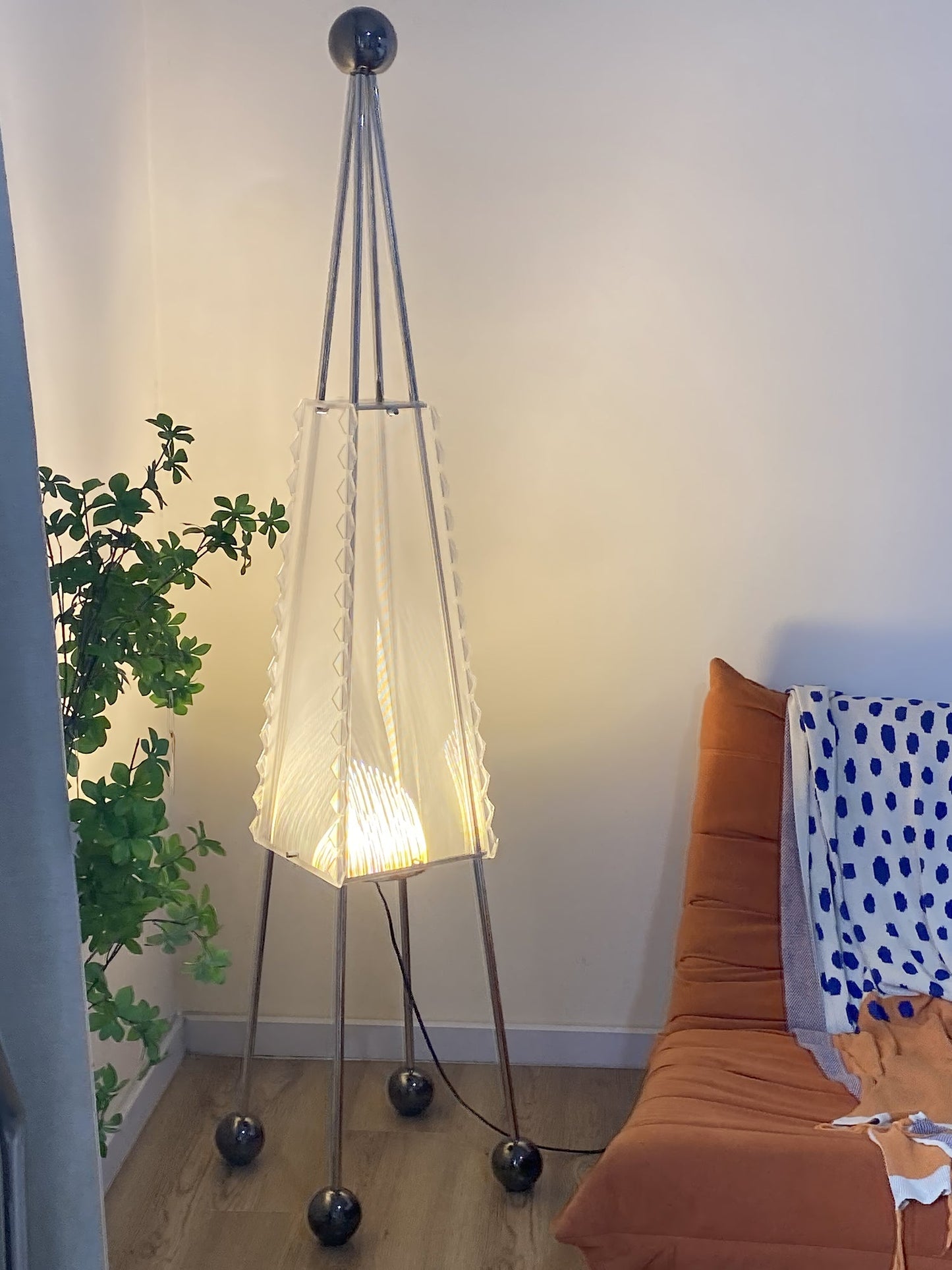Obelisk Mesh Floor Lamp