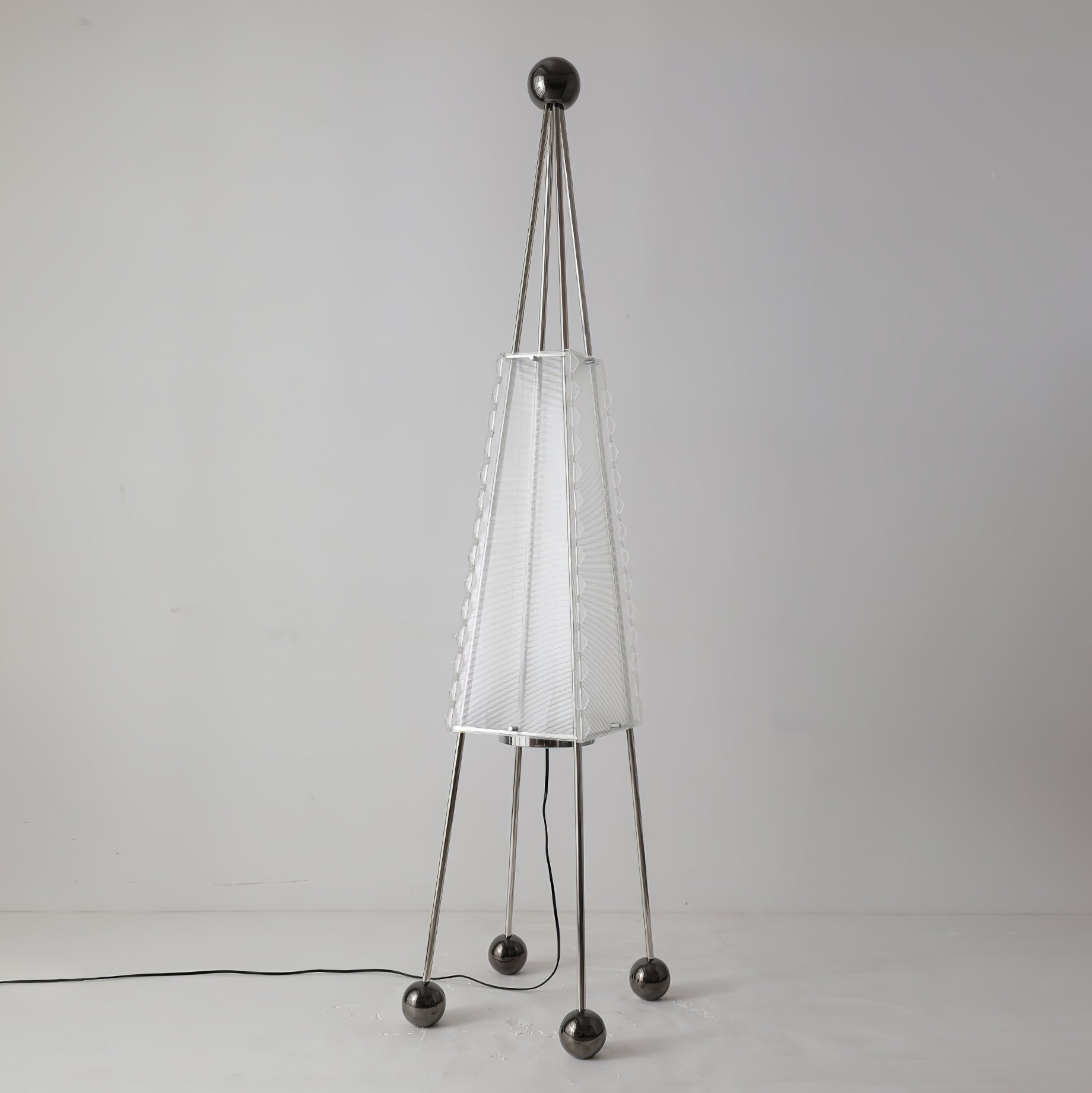 Obelisk Mesh Floor Lamp