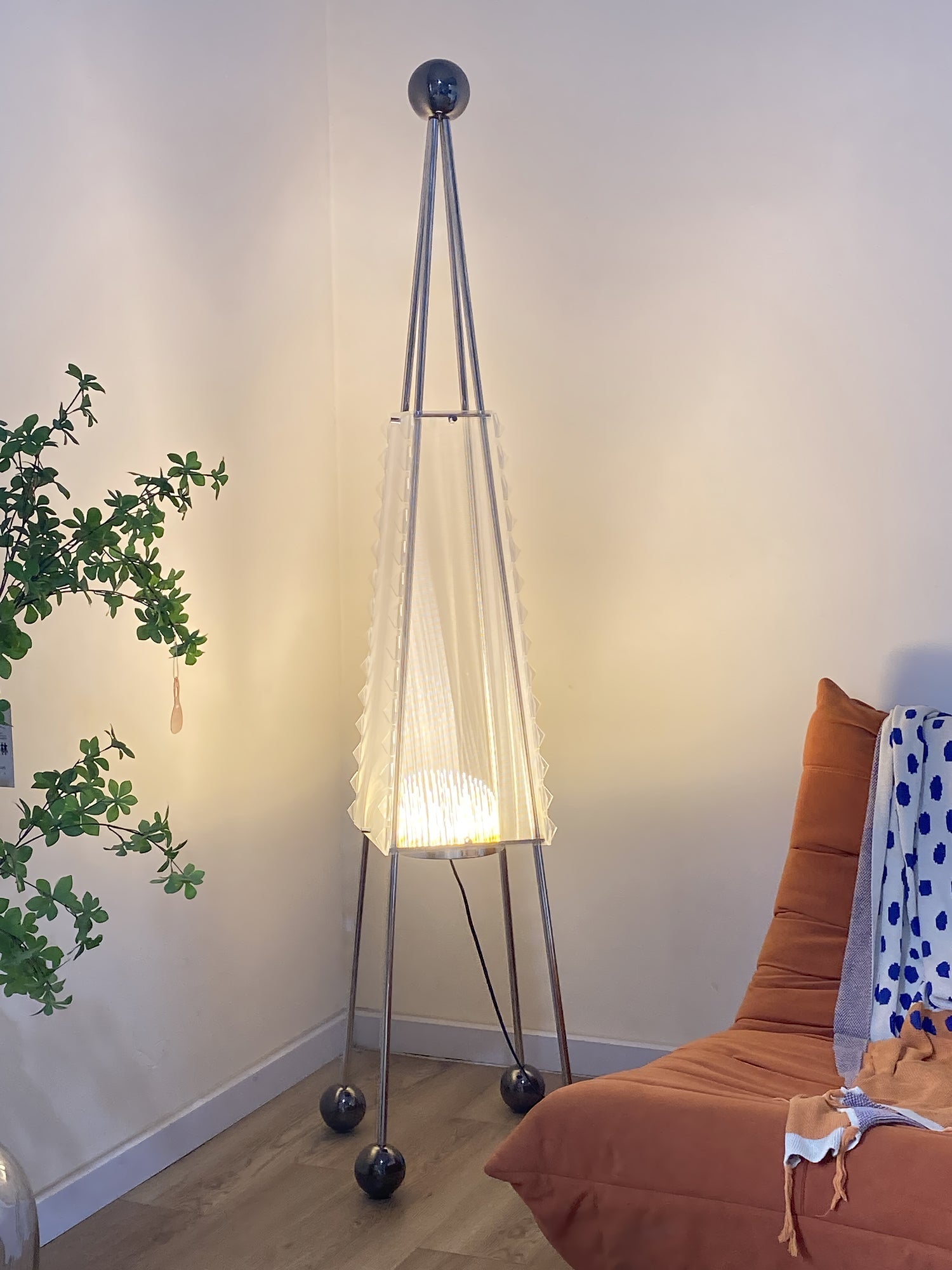 Obelisk Mesh Floor Lamp
