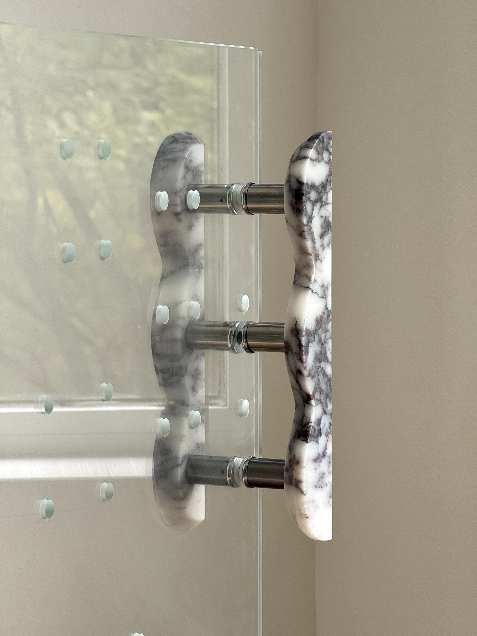 Twin-Curve Pull Handle