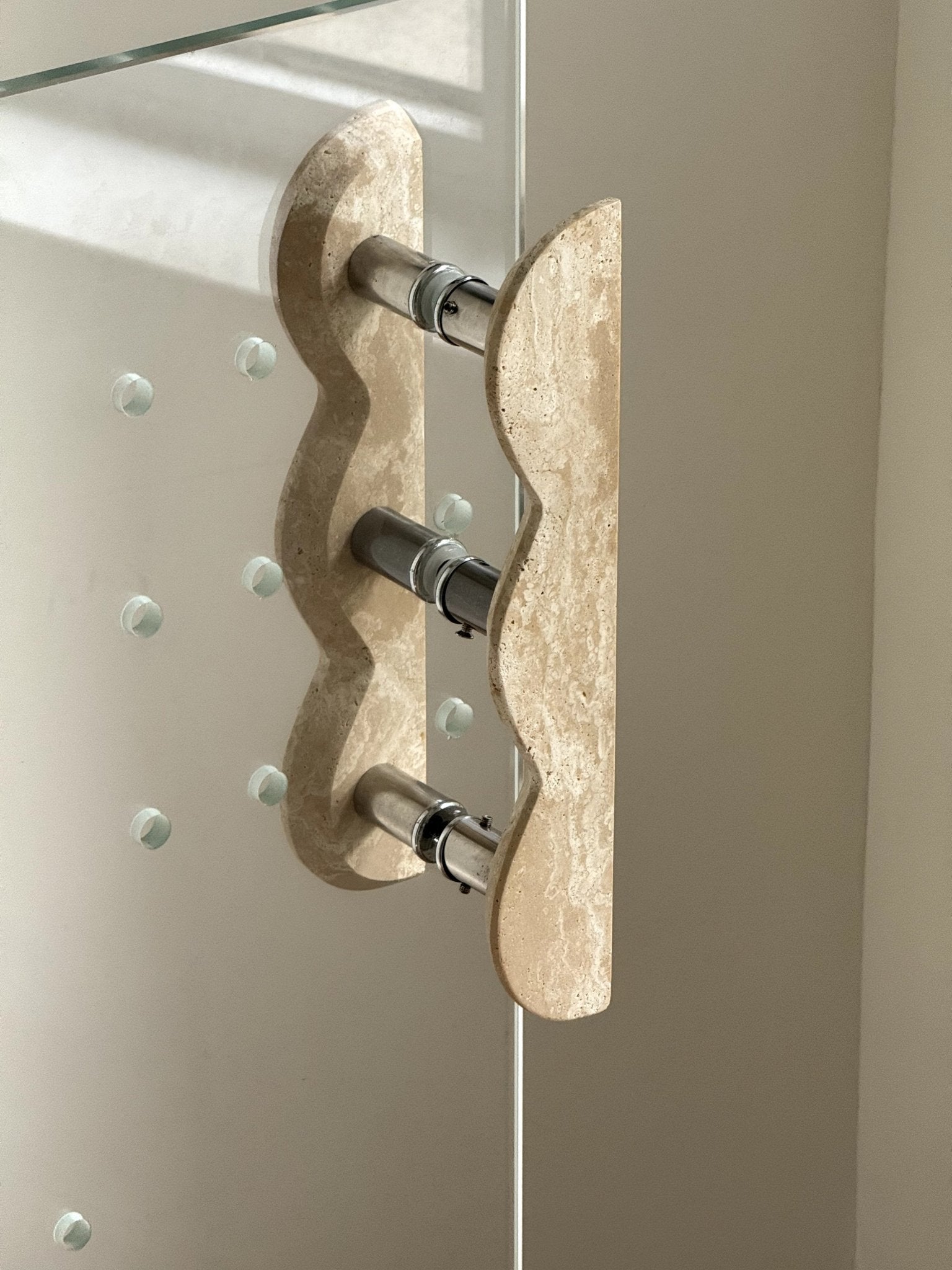 Twin-Curve Pull Handle
