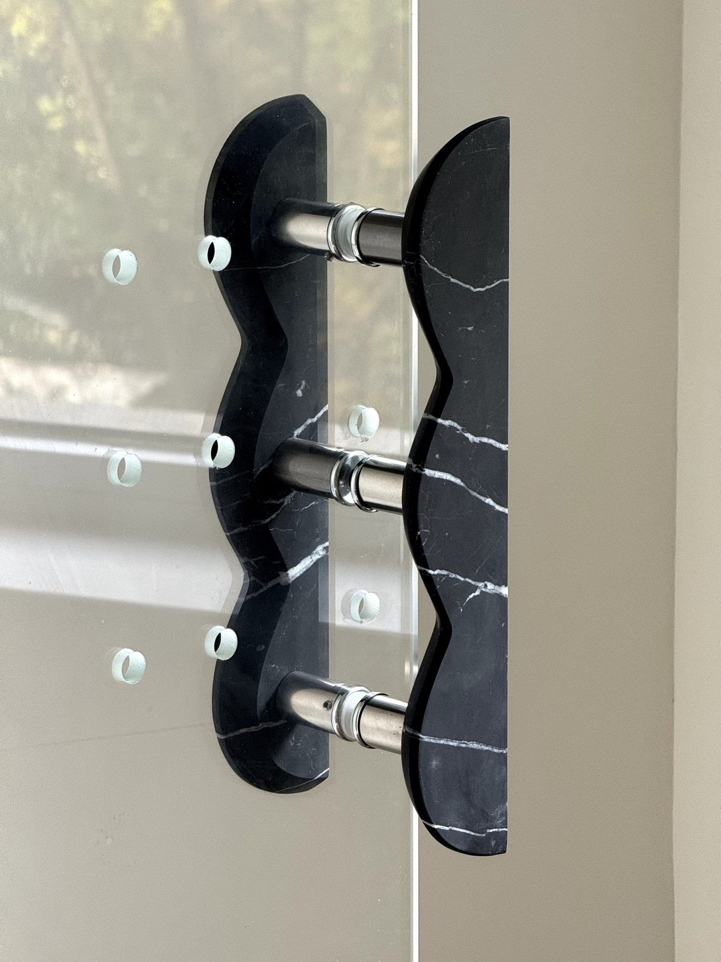 Twin-Curve Pull Handle