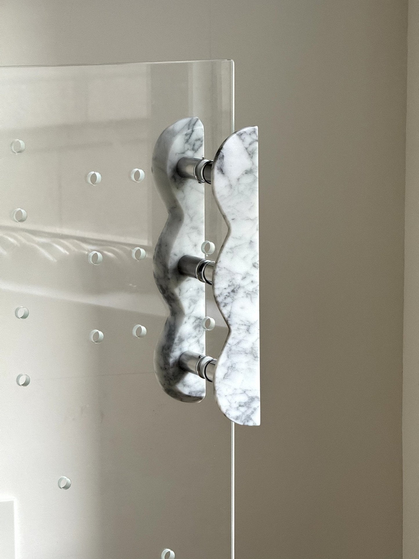 Twin-Curve Pull Handle