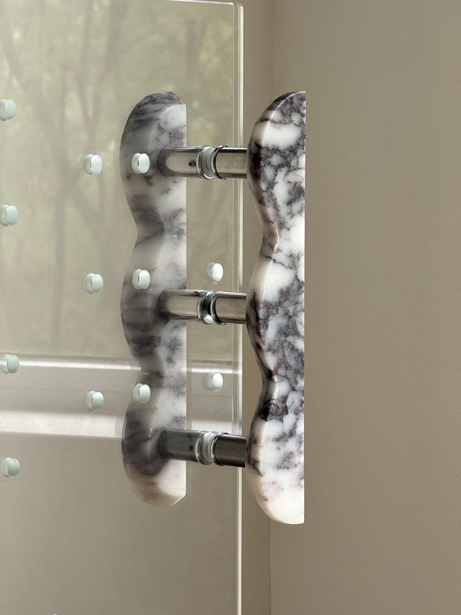 Twin-Curve Pull Handle