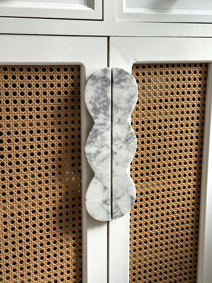 Twin-Curve Pull Handle