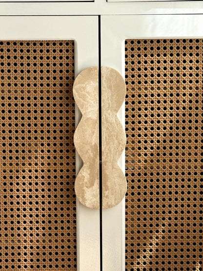 Twin-Curve Pull Handle