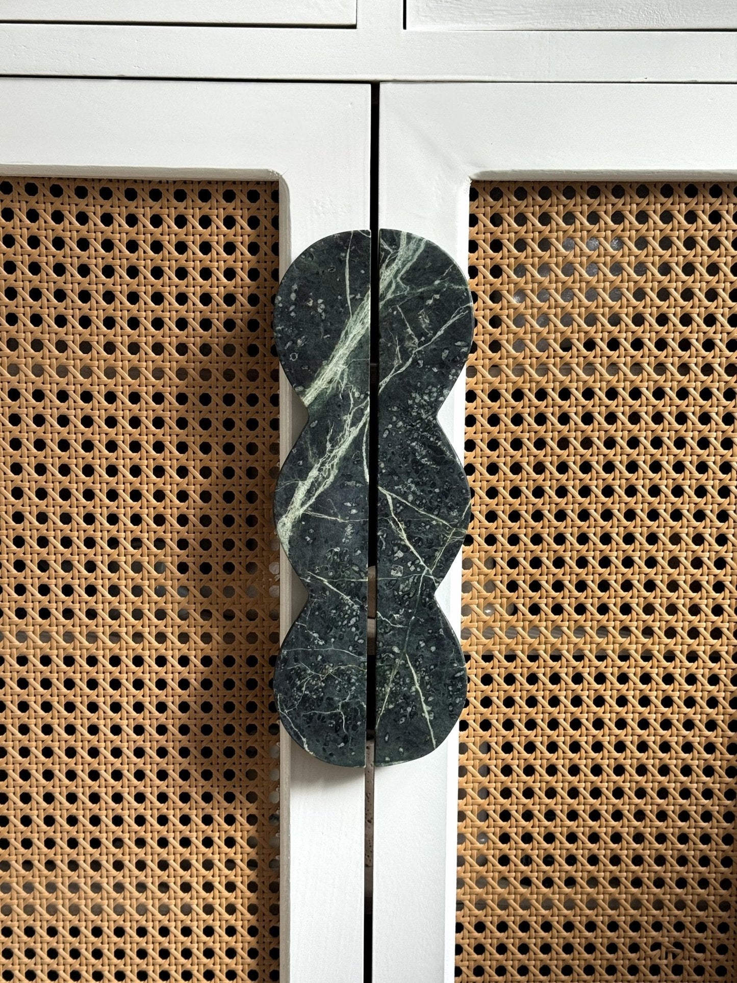 Twin-Curve Pull Handle
