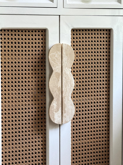 Twin-Curve Pull Handle