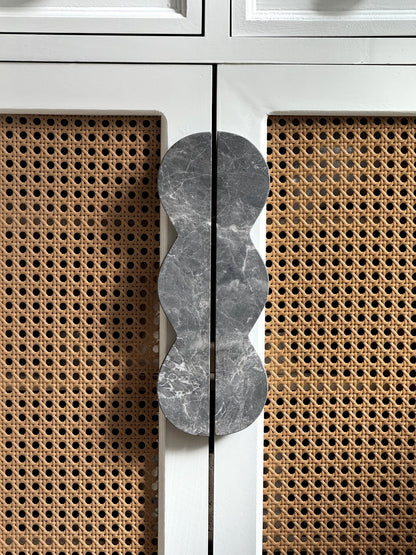 Twin-Curve Pull Handle