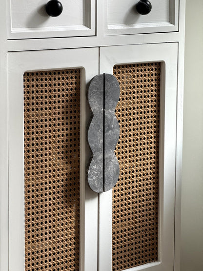 Twin-Curve Pull Handle