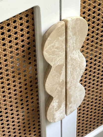 Twin-Curve Pull Handle