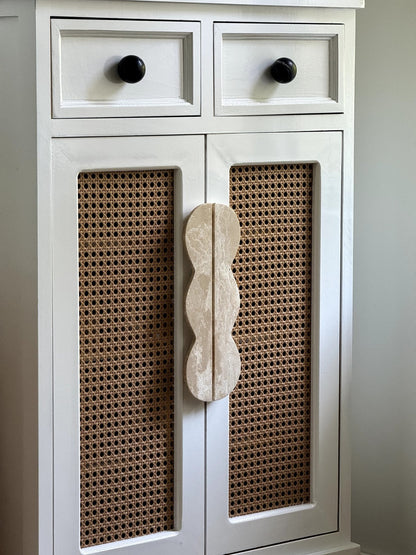Twin-Curve Pull Handle
