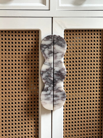 Twin-Curve Pull Handle