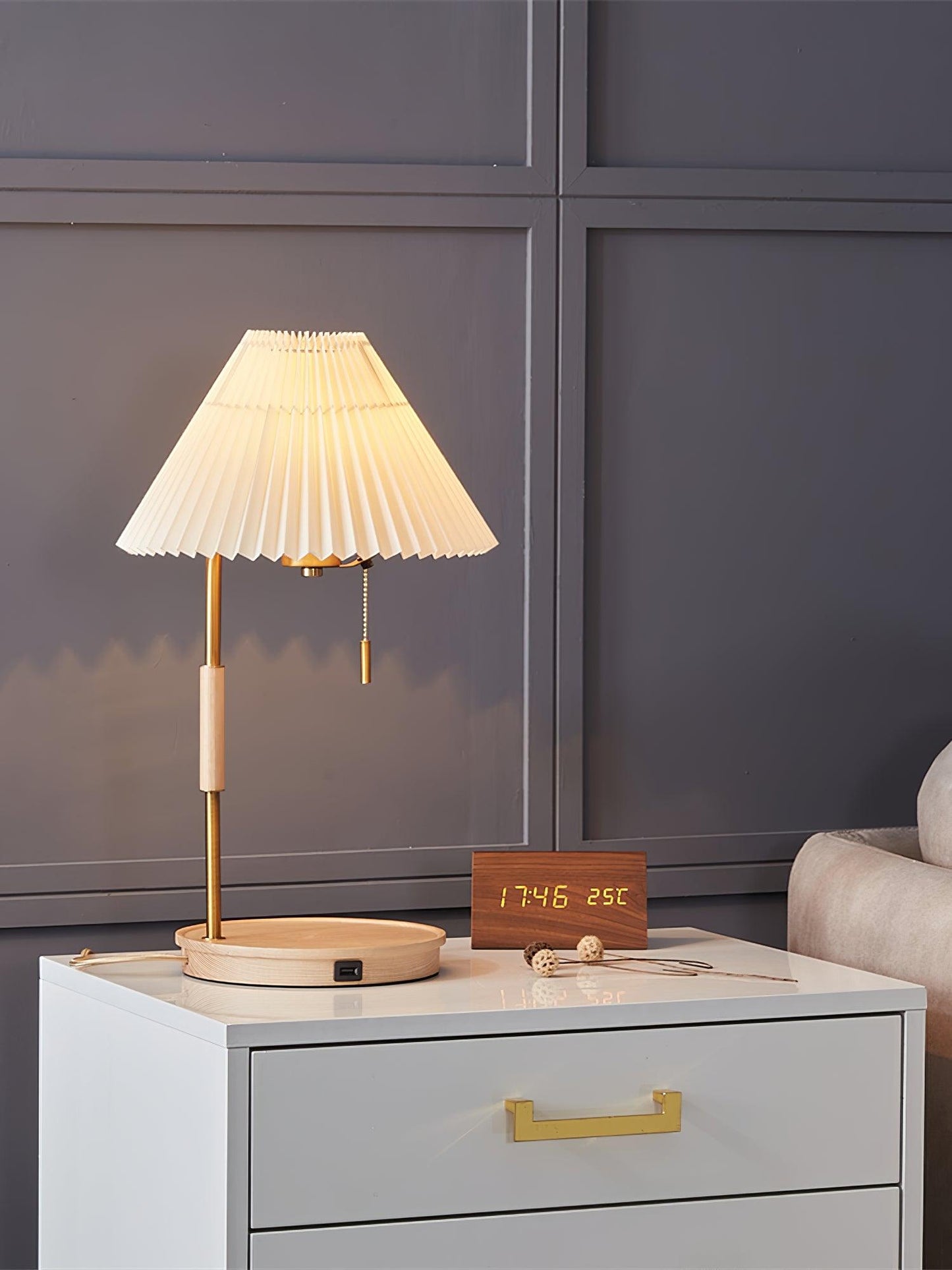 Pleated Retro Wooden Table Lamp