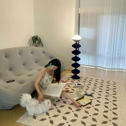 مصباح أرضي على شكل قرع 