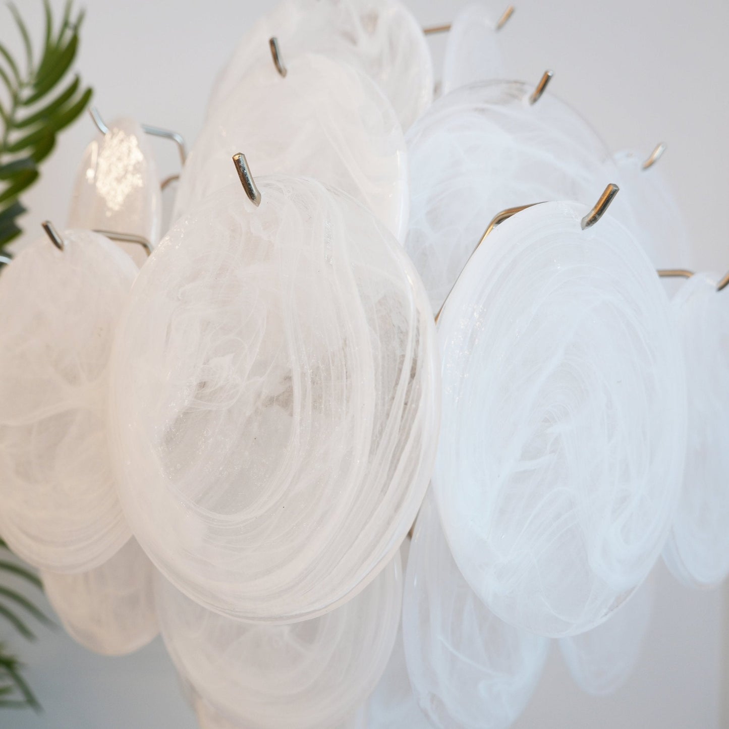 ثريا أوريليا قوس قزح 