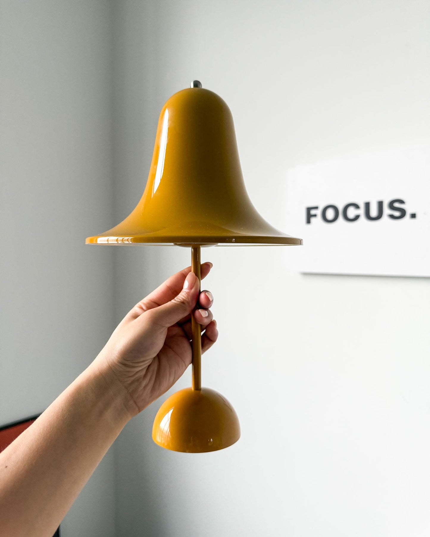 مصباح طاولة بانتوب 