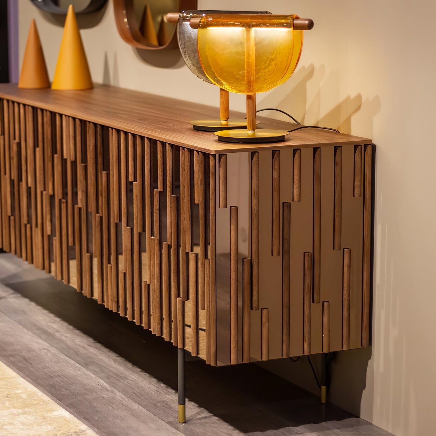 مصباح طاولة دالي 