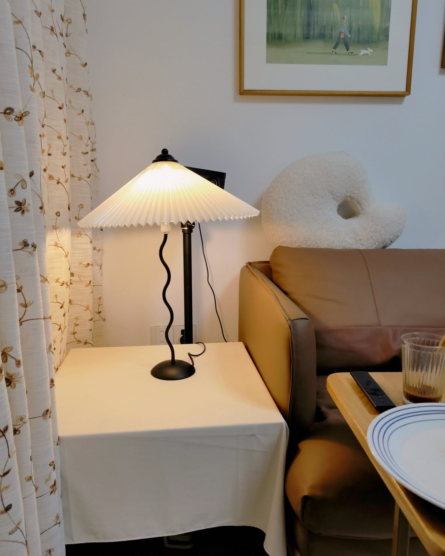 مصباح طاولة متعرج 