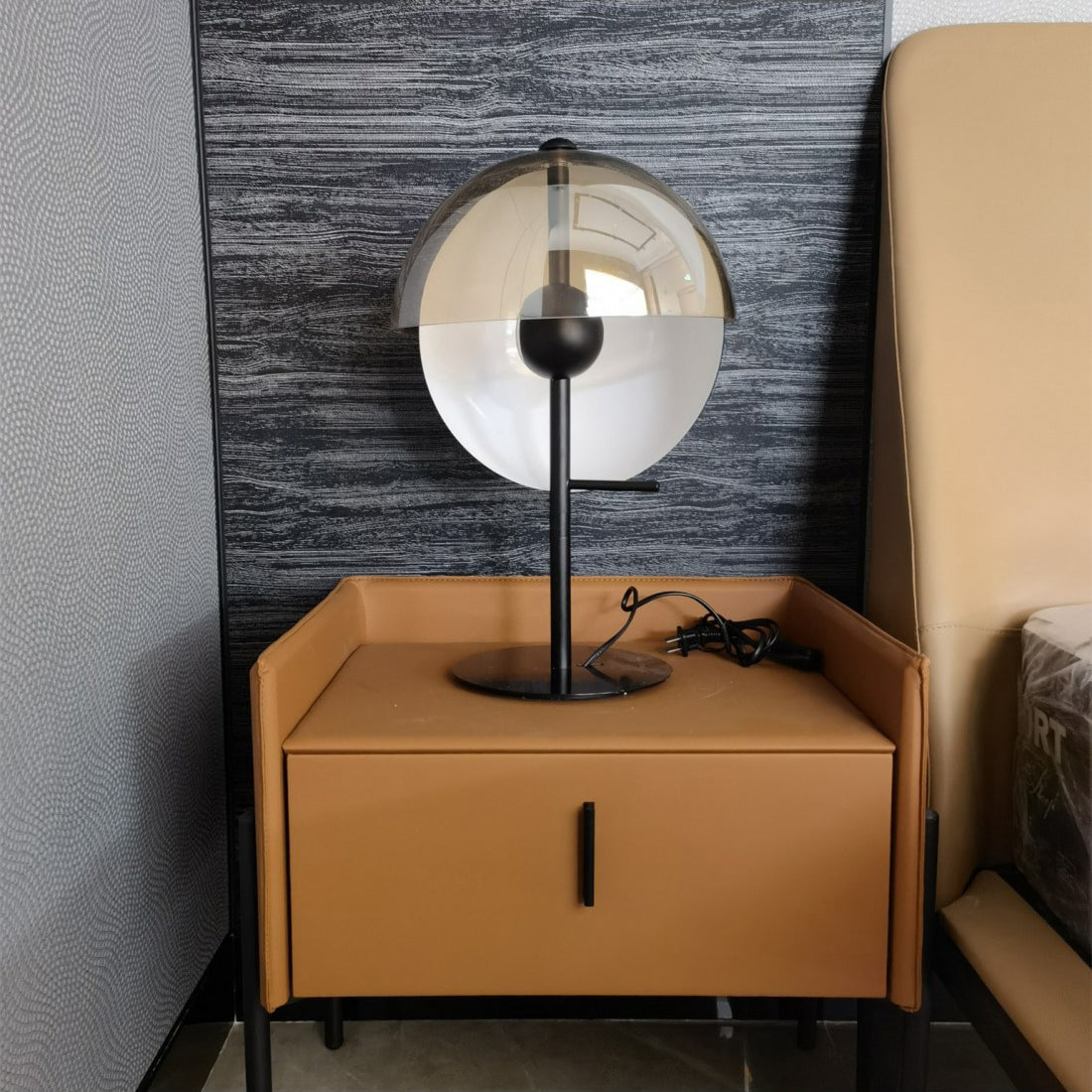 مصباح طاولة ثيا