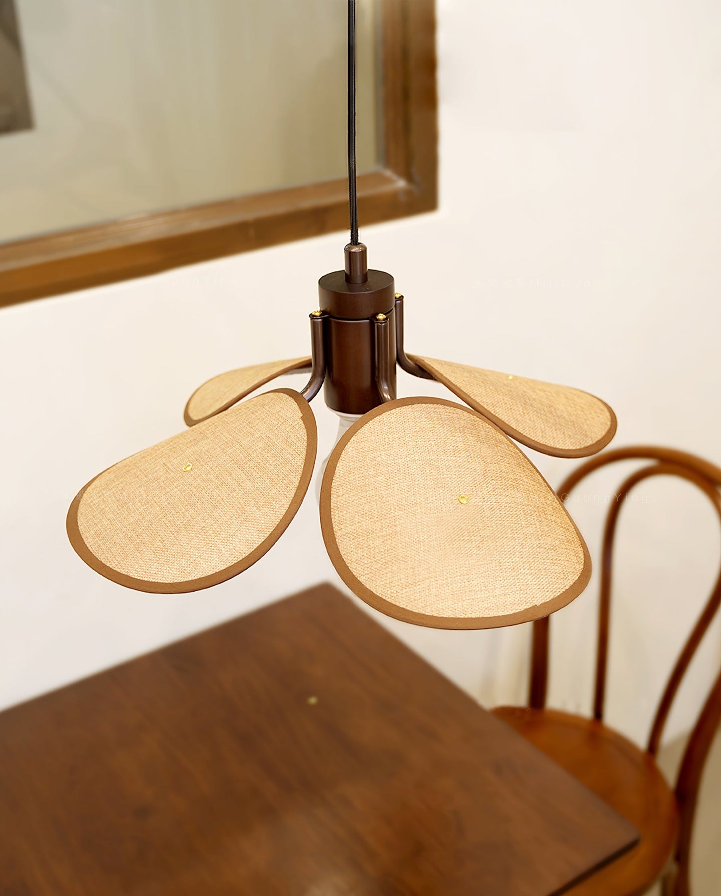 مصباح دلفينا المعلق 