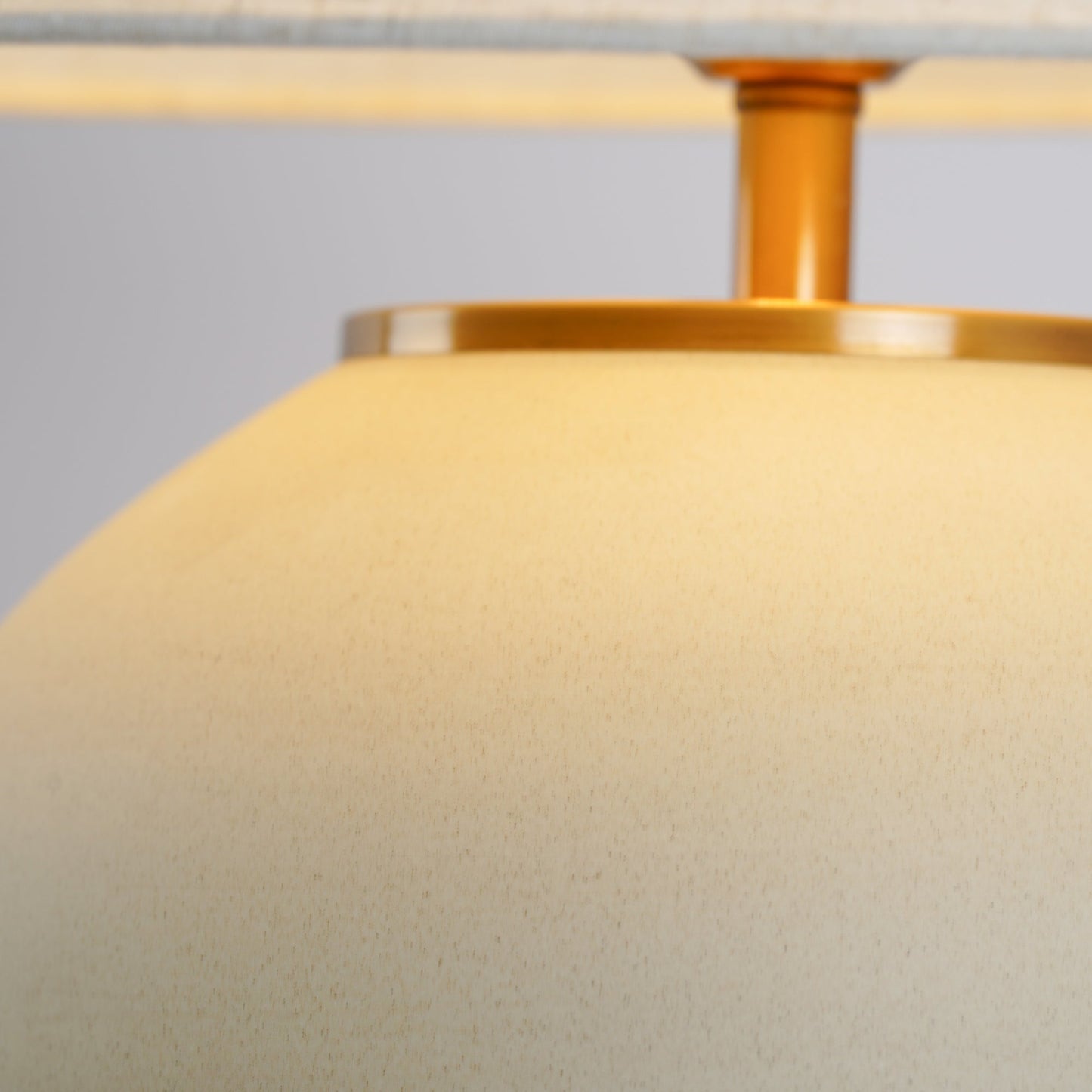 مصباح طاولة ديكر 