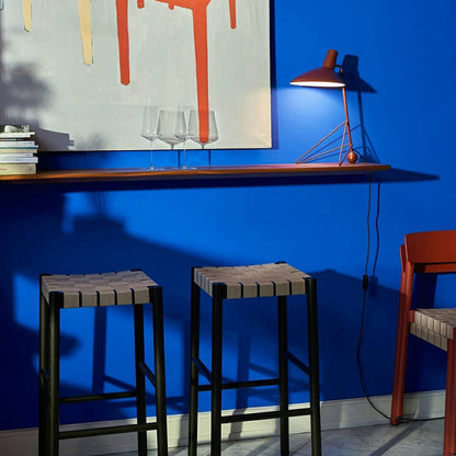 مصباح طاولة ثلاثي القوائم 