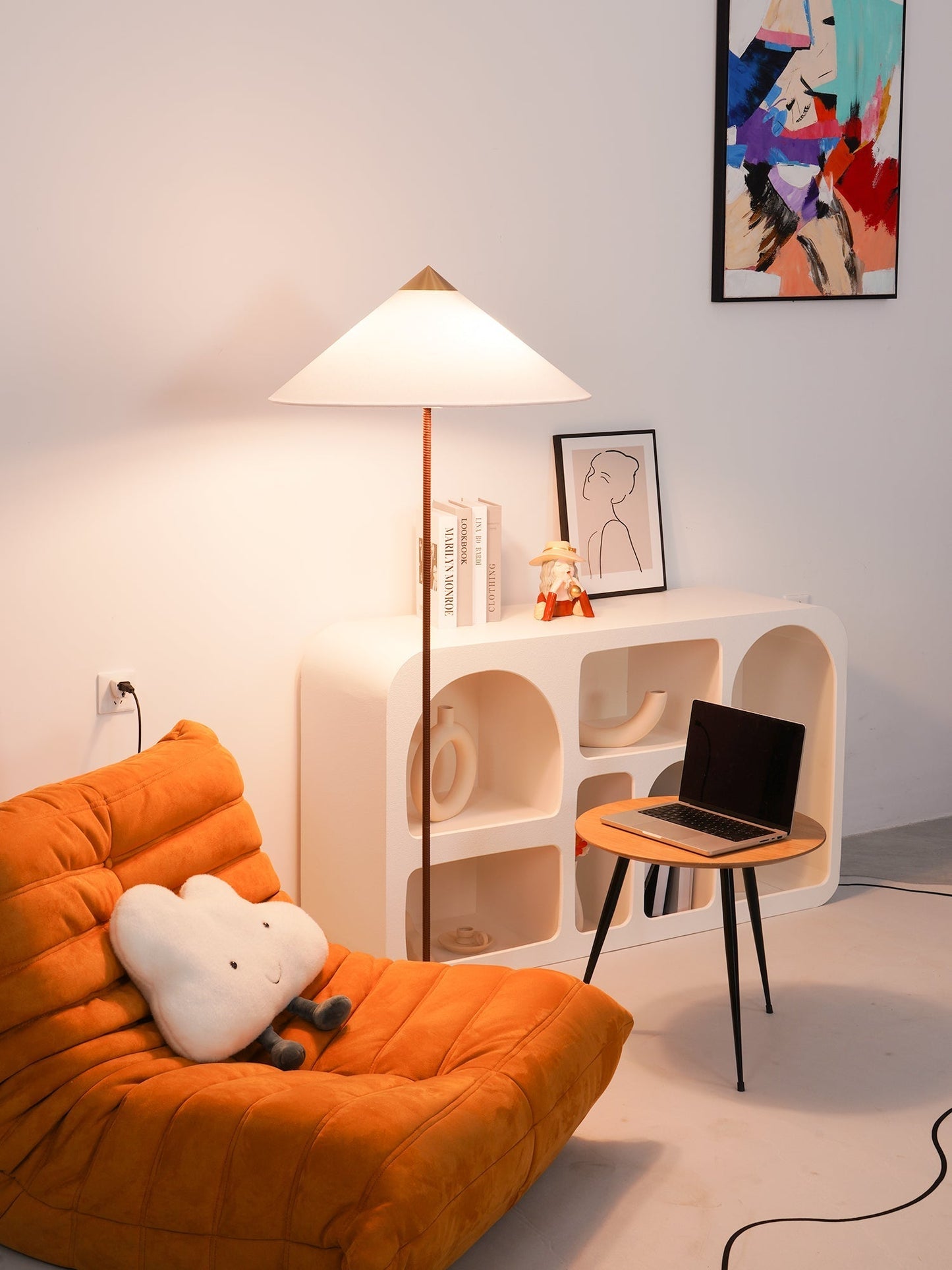 Rattan Circle Waiting Floor Lamp