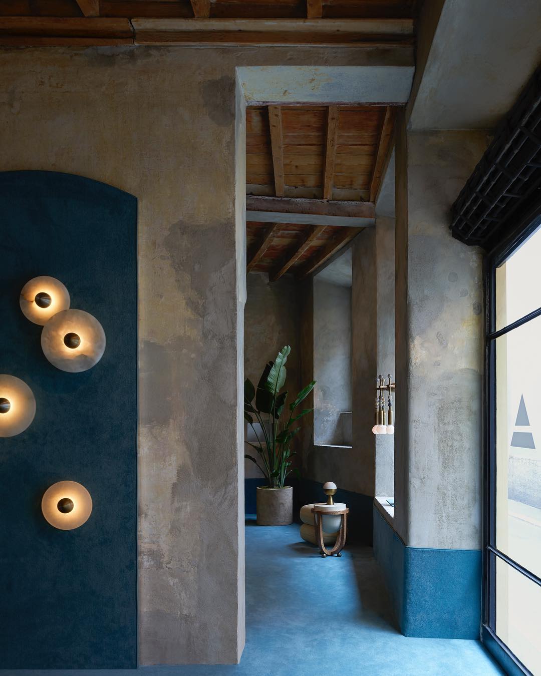 Alabaster Planes Wall Lamp