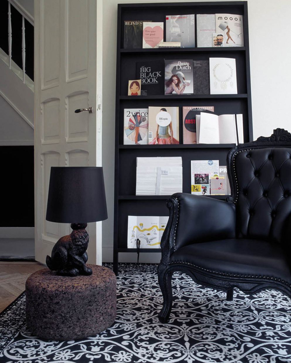 مصباح طاولة على شكل أرنب 