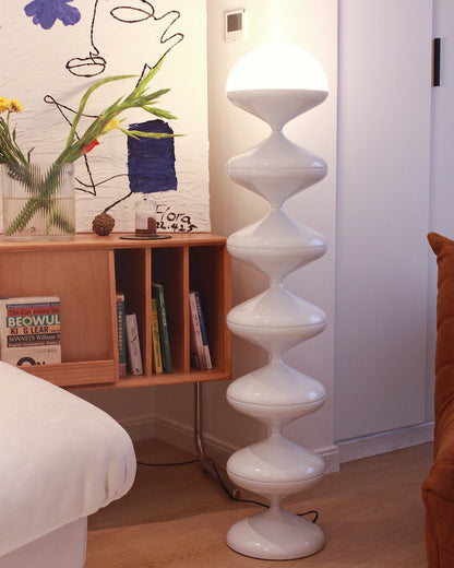 مصباح أرضي على شكل قرع 