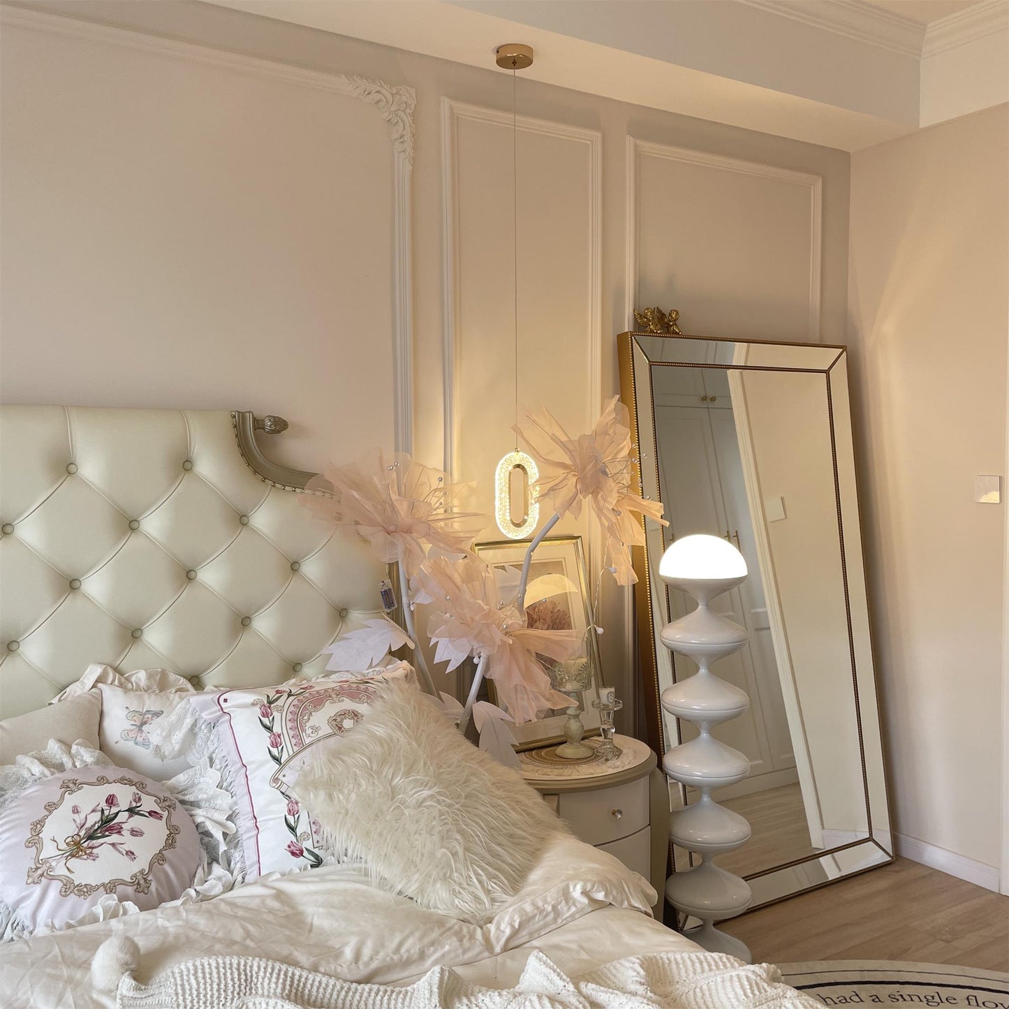 مصباح أرضي على شكل قرع 