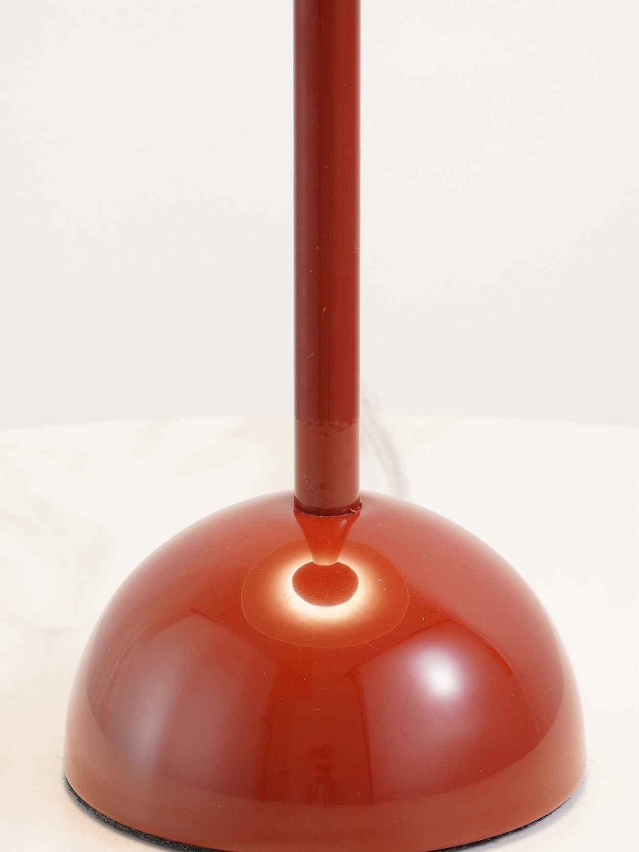 مصباح طاولة بانتوب 