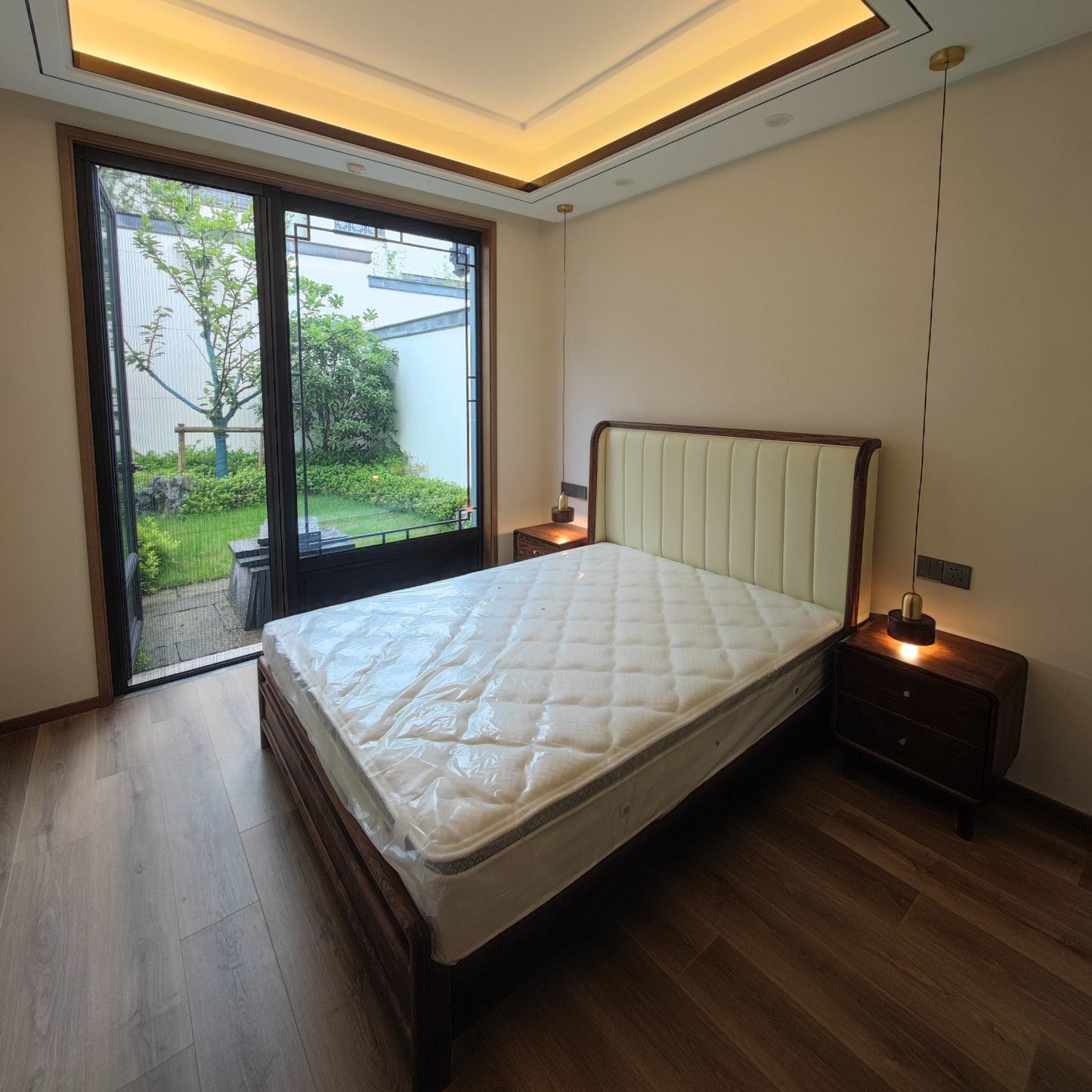 مصباح معلق من Composer 