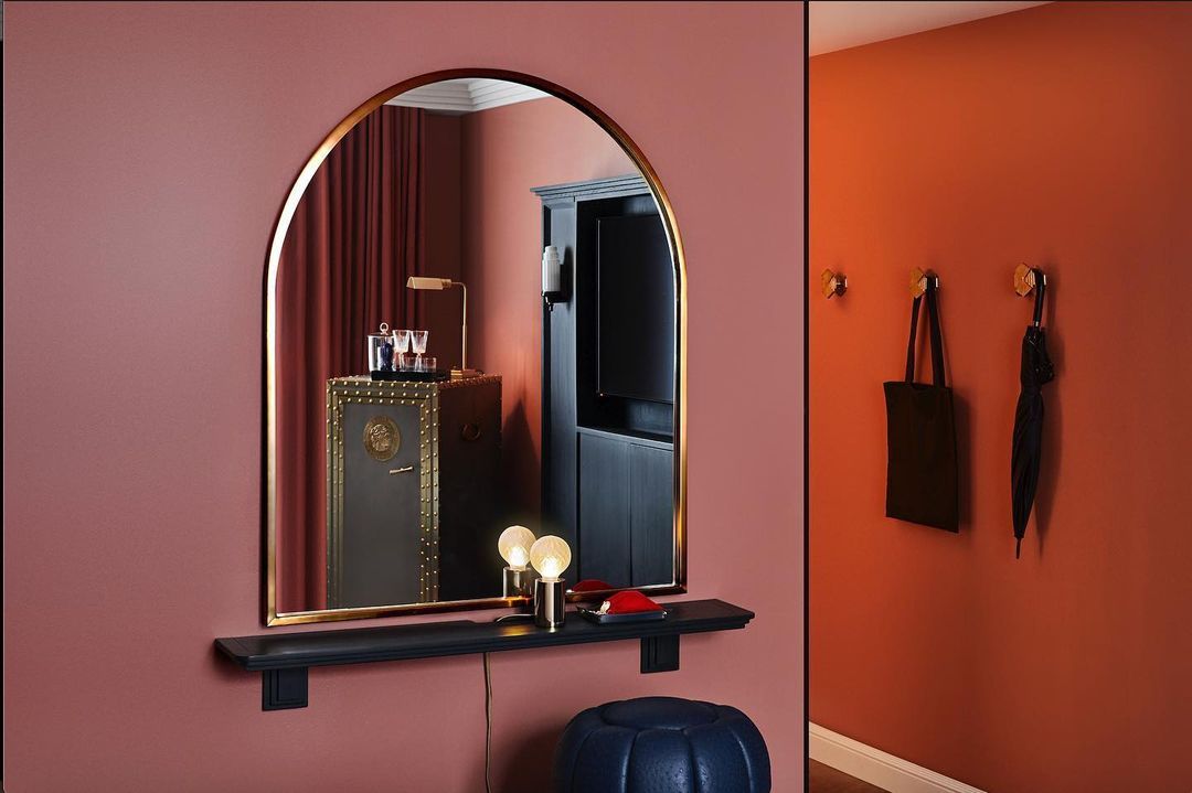 مصباح طاولة على شكل لمبة كريستالية 