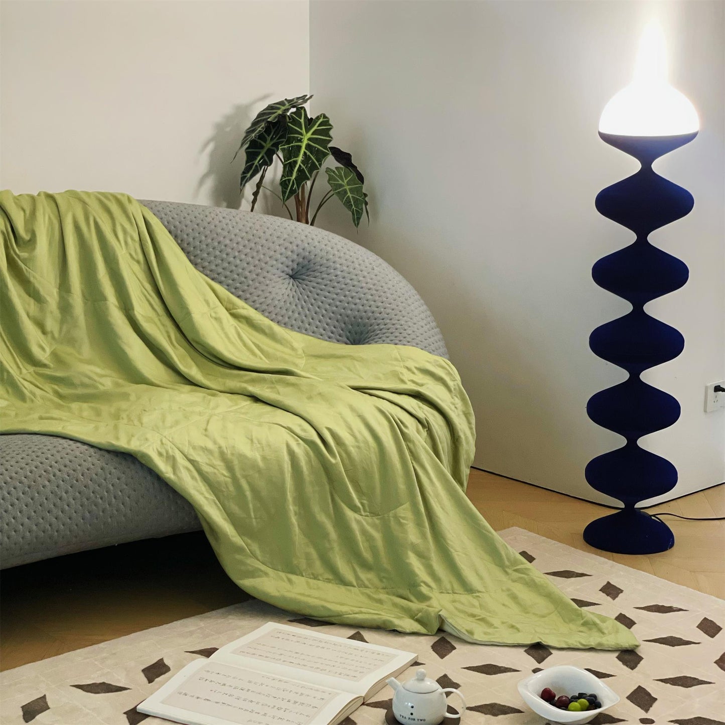 مصباح أرضي على شكل قرع 